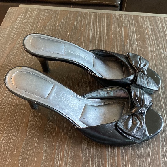 Ladies Connie heeled shoes with bow, leather upper size 9 1/2. - Picture 4 of 10